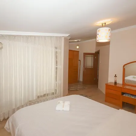 Cheerful 9-Bedroom Villa With Pool * İznik