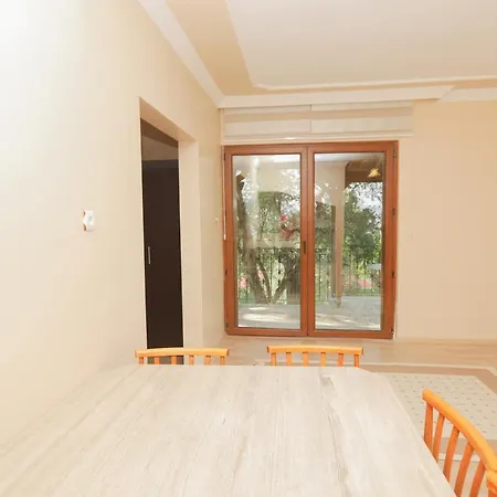 Cheerful 9-Bedroom Villa With Pool Villa İznik