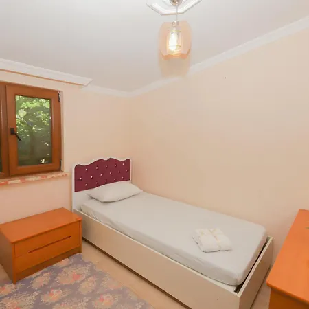 Cheerful 9-Bedroom Villa With Pool İznik
