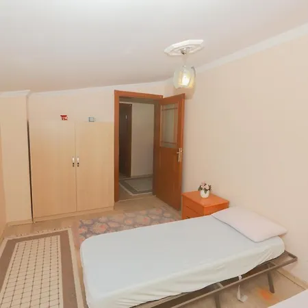Cheerful 9-Bedroom Villa With Pool İznik