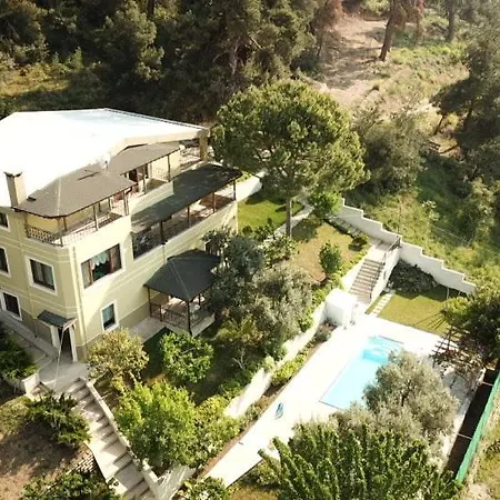 Cheerful 9-Bedroom Villa With Pool * İznik