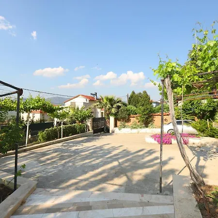 Villa Cheerful 9-Bedroom Villa With Pool