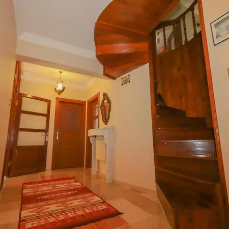 Cheerful 9-Bedroom Villa With Pool İznik