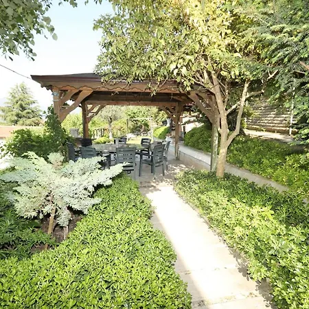 Villa Cheerful 9-Bedroom Villa With Pool İznik