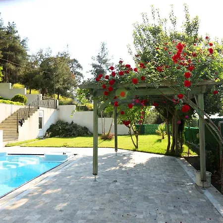 Cheerful 9-Bedroom Villa With Pool * İznik
