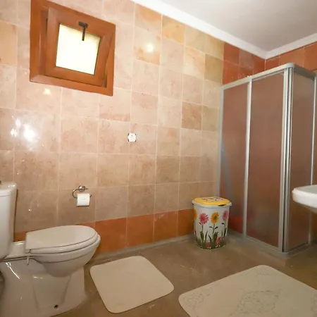 Villa Cheerful 9-Bedroom Villa With Pool *