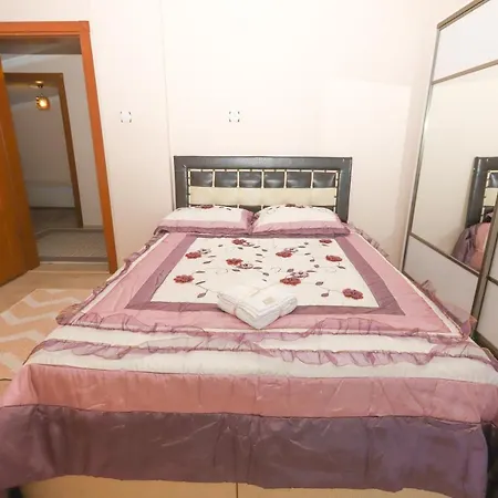 Cheerful 9-Bedroom Villa With Pool Villa *