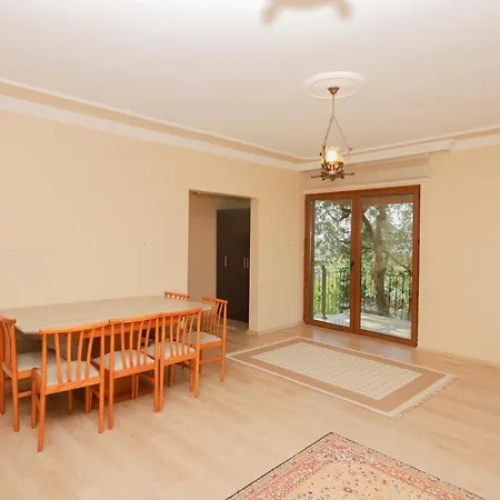 Cheerful 9-Bedroom Villa With Pool Villa *