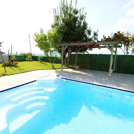 Cheerful 9-Bedroom Villa With Pool * İznik