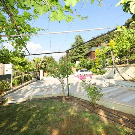 Villa Cheerful 9-Bedroom Villa With Pool İznik
