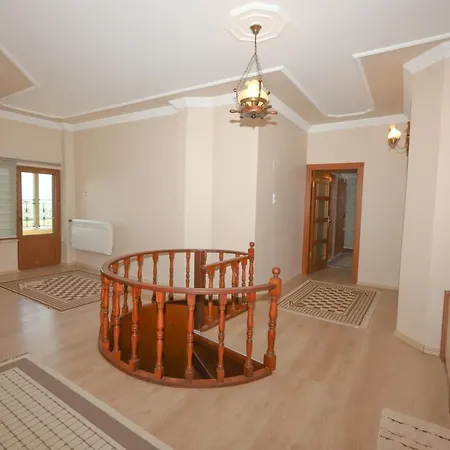 Cheerful 9-Bedroom Villa With Pool Villa İznik