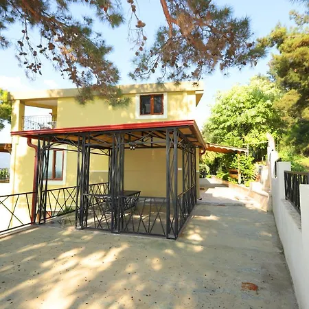 Cheerful 9-Bedroom Villa With Pool İznik